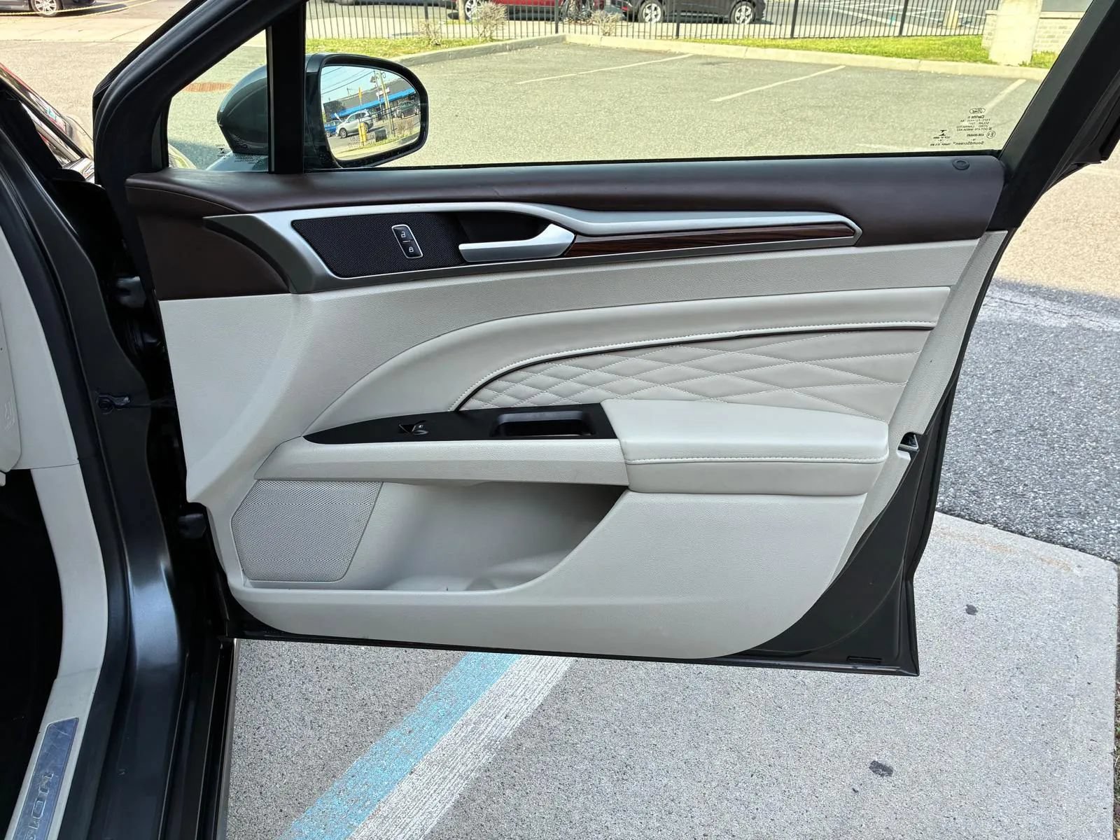 Used 2017 Ford Fusion Platinum AWD/4WD image 14