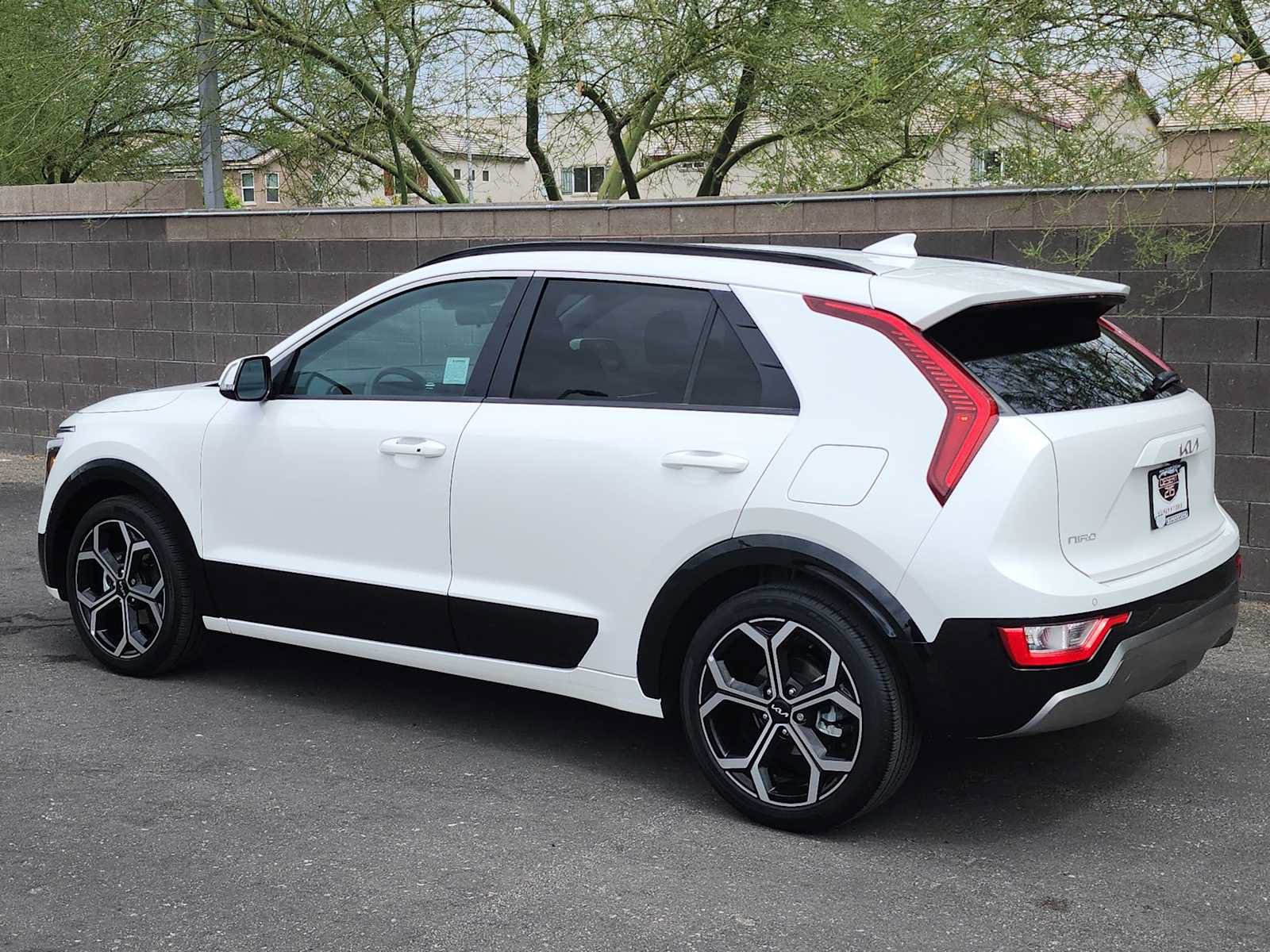 Used 2023 Kia Niro EX Touring FWD image 6