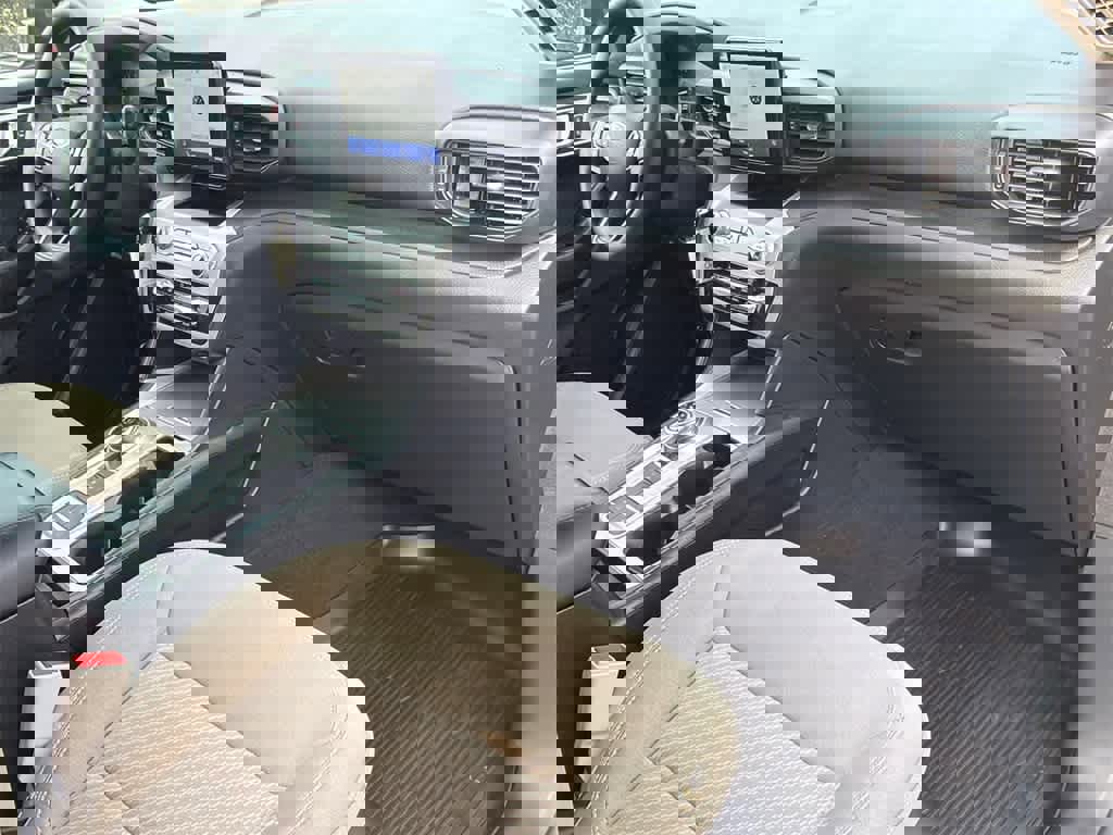 Certified 2024 Ford Explorer 2WD image 13