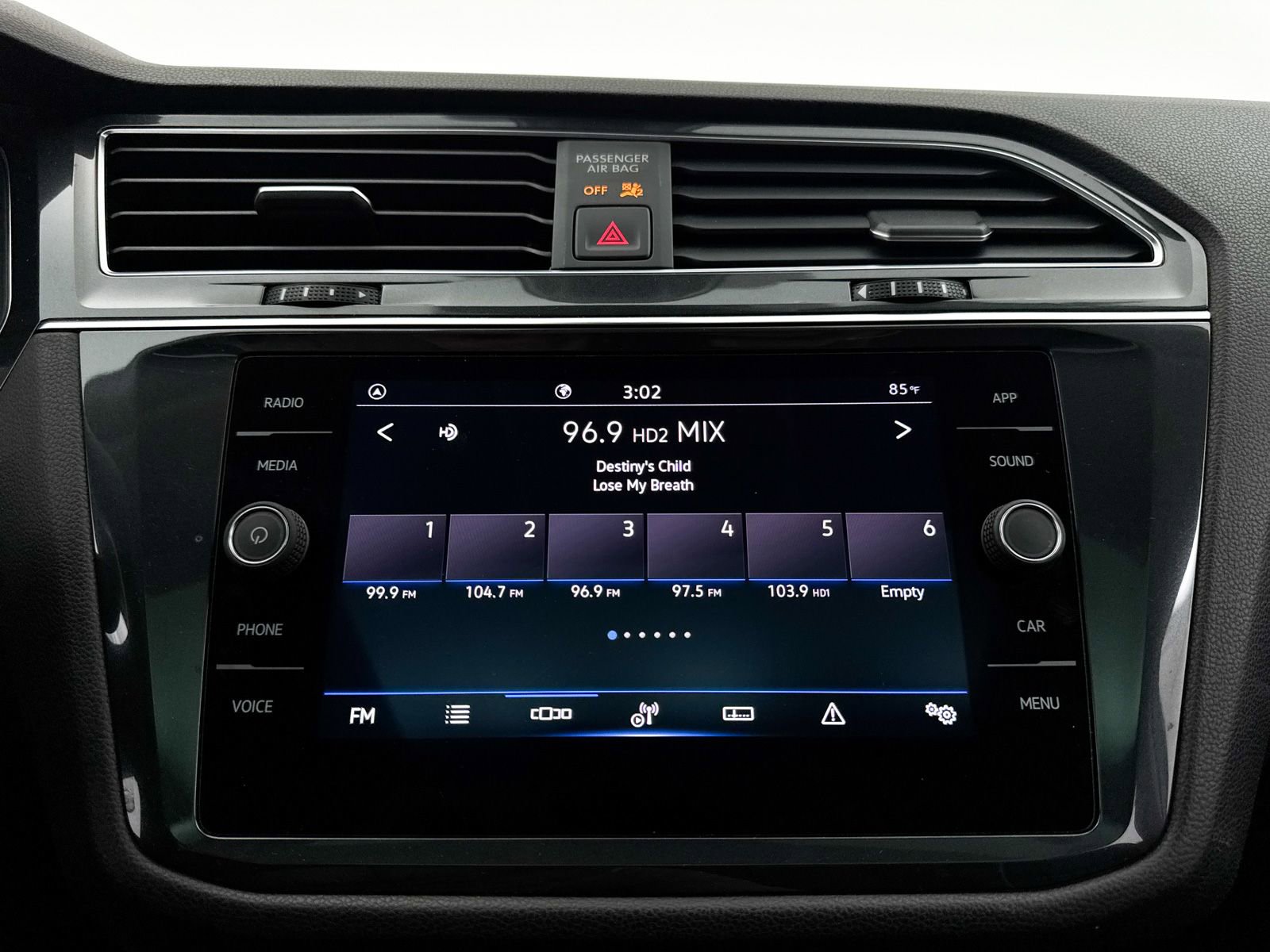 Used 2022 Volkswagen Tiguan SE FWD image 19
