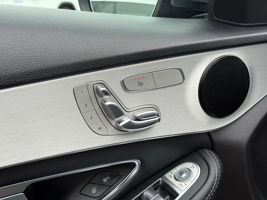 Used 2020 Mercedes-Benz C 300 Sedan image 4