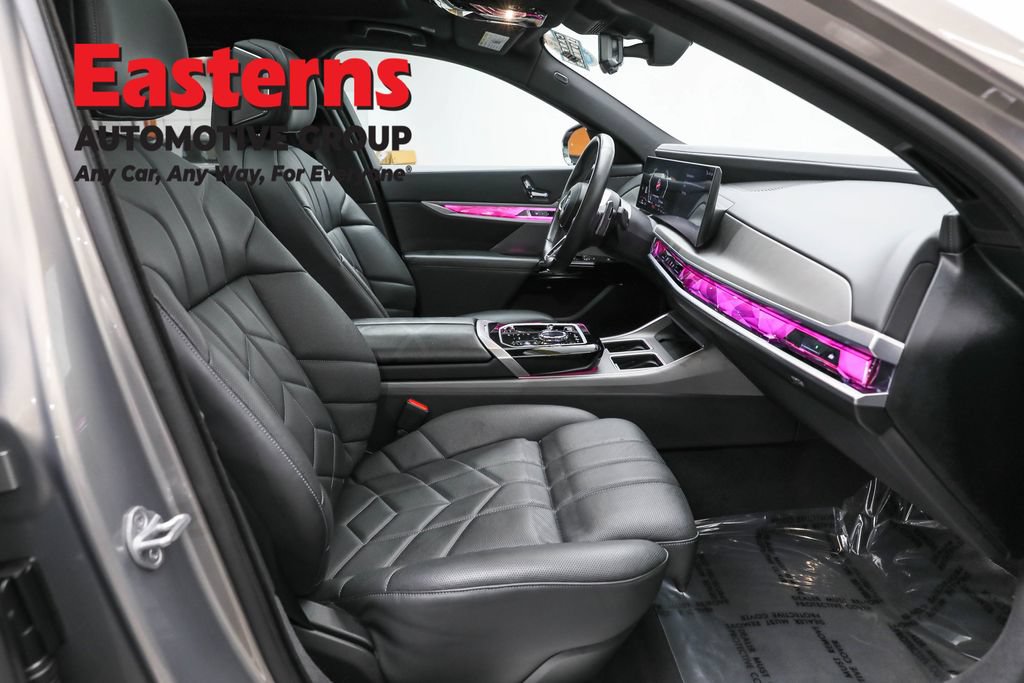 Used 2023 BMW 760i xDrive w/ Executive Package AWD/4WD image 28