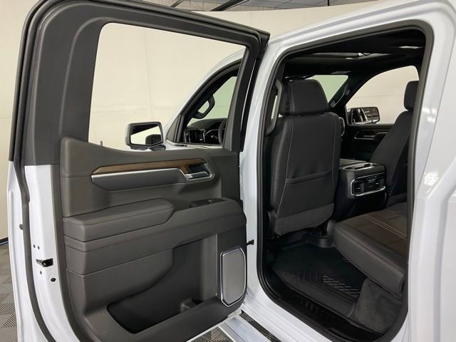 Used 2026 Chevrolet Silverado 1500 High Country w/ Technology Package AWD/4WD image 35