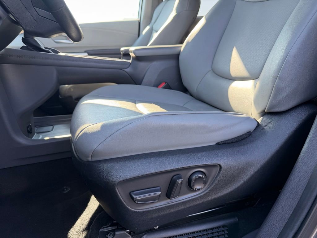 Used 2024 Toyota Sienna XLE image 13
