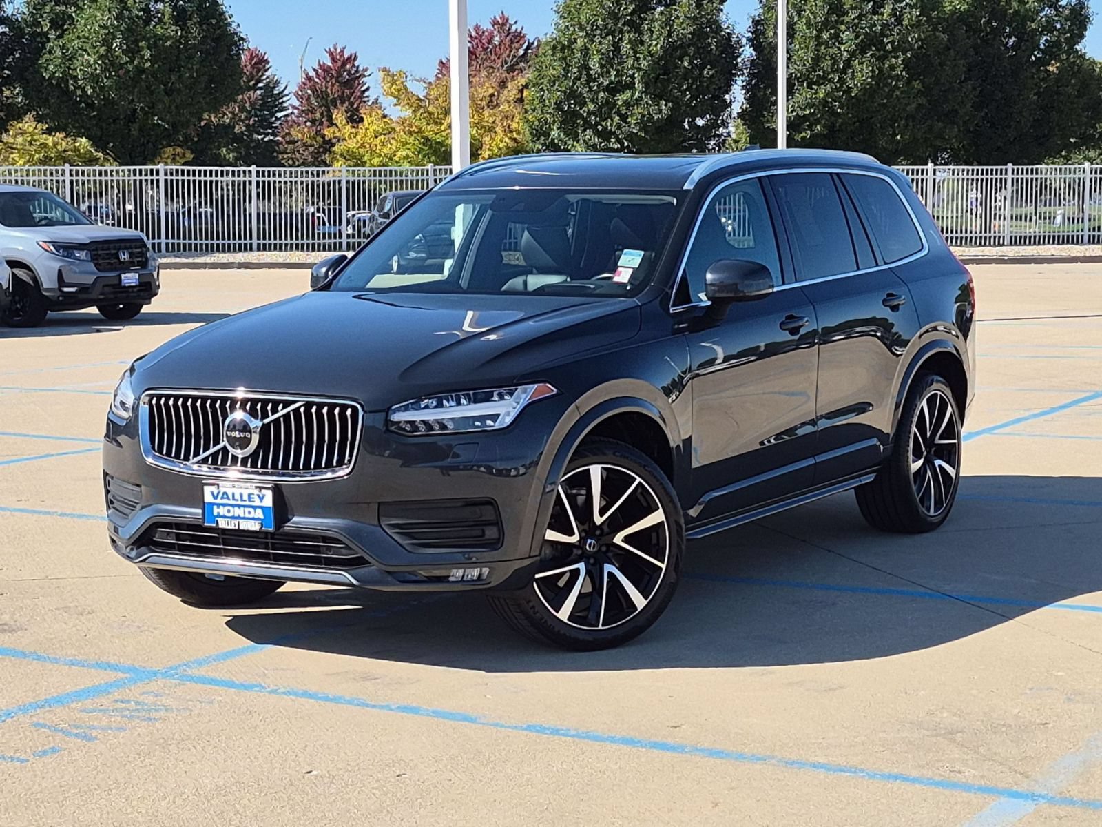 Used 2021 Volvo XC90 T6 Momentum w/ Protection Package AWD/4WD image 2