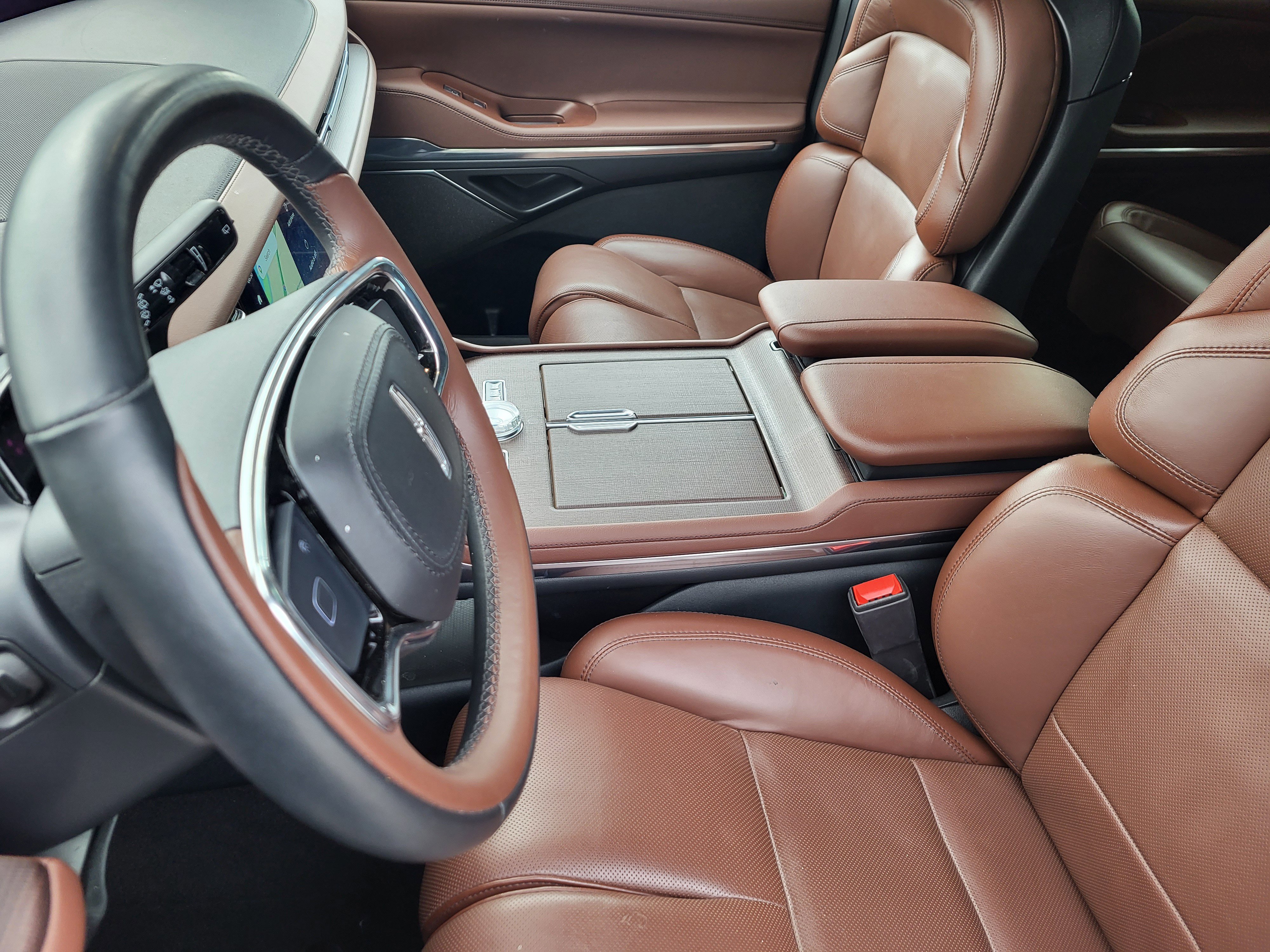 Used 2025 Lincoln Navigator Reserve image 12