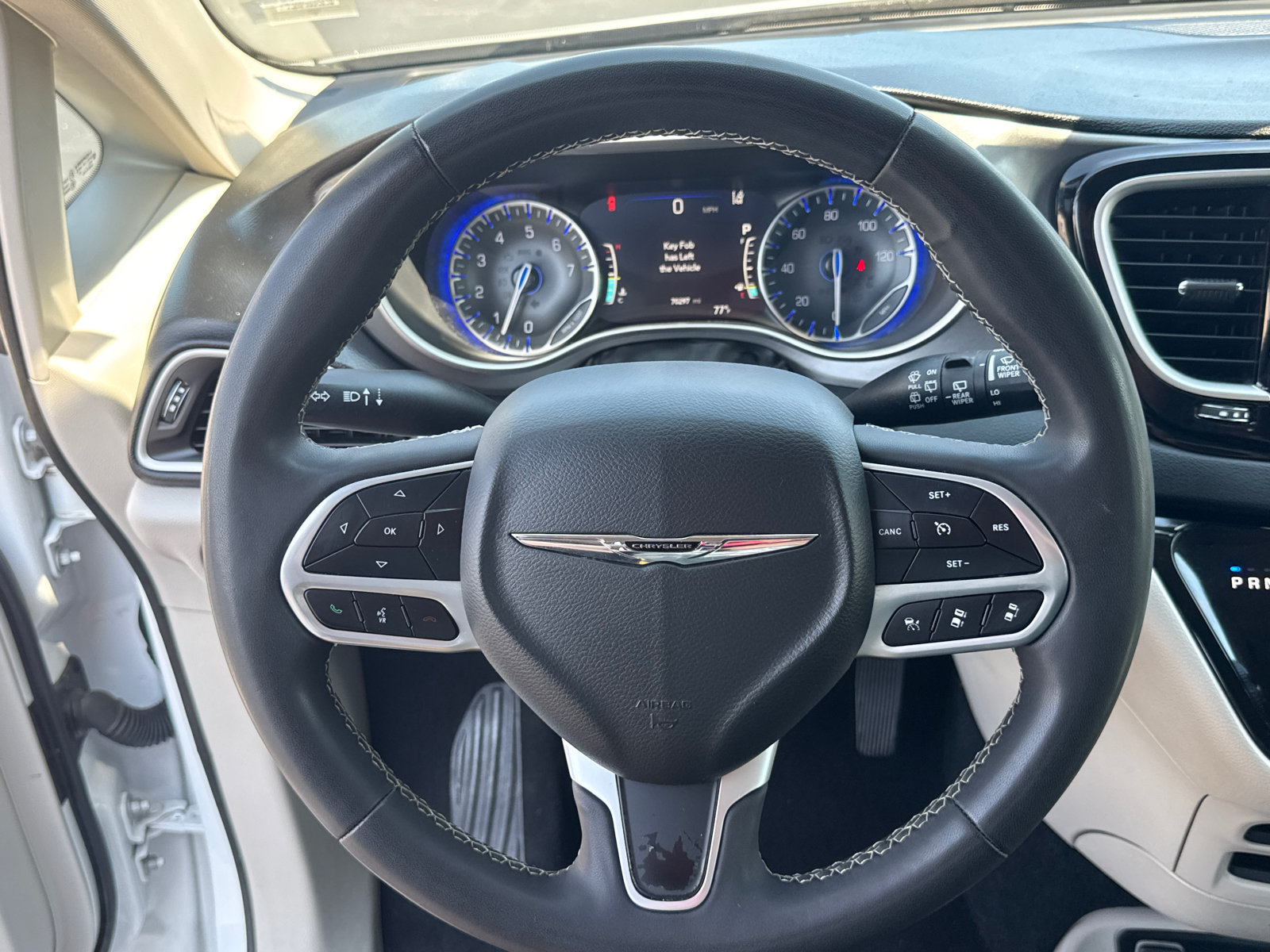 Used 2024 Chrysler Pacifica Touring-L FWD image 15