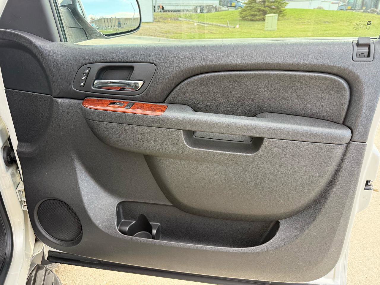 Used 2011 Chevrolet Avalanche LTZ image 30