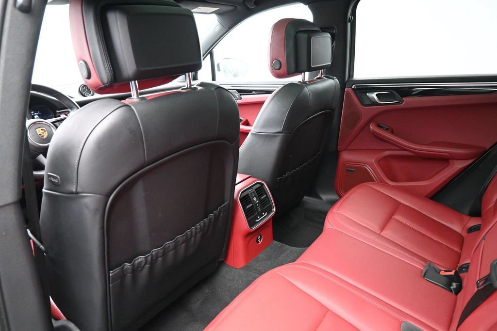 Certified 2024 Porsche Macan S AWD/4WD image 8