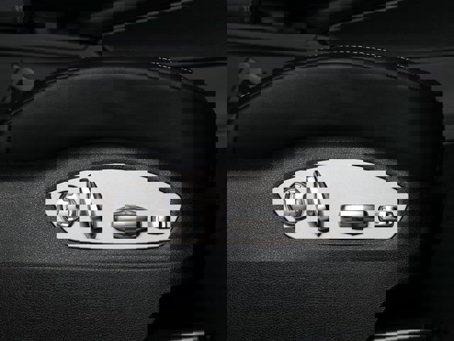 New 2025 Porsche Macan Turbo image 27