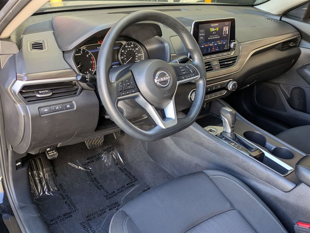 Used 2025 Nissan Altima 2.5 SV FWD image 14