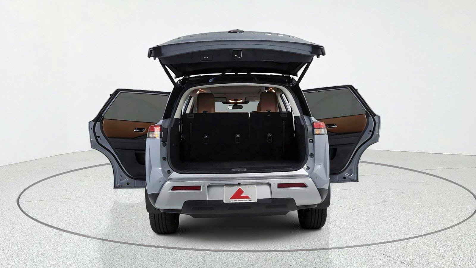 Used 2024 Nissan Pathfinder Platinum FWD image 13