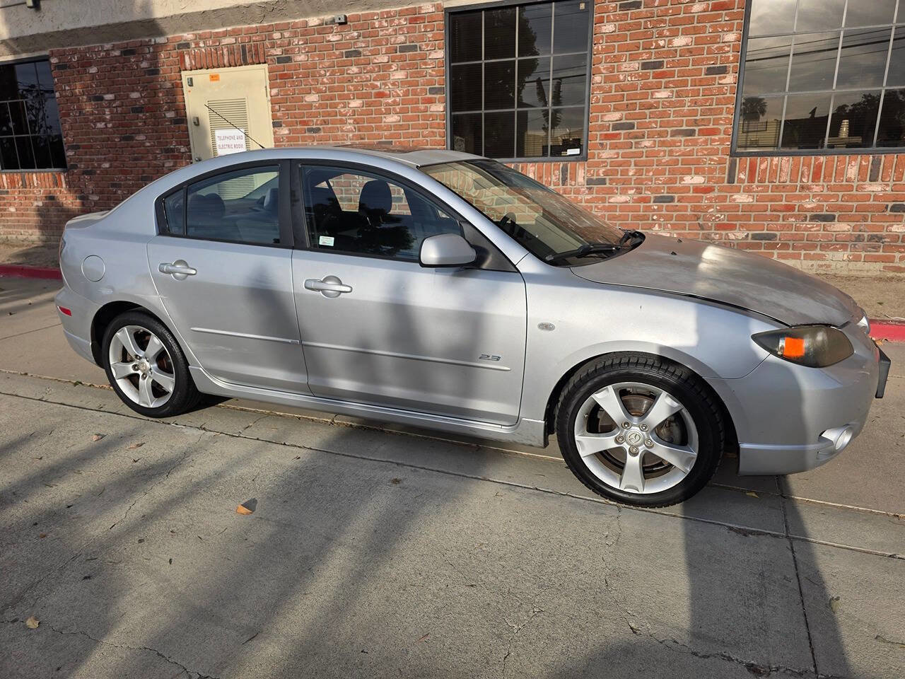Used 2004 MAZDA MAZDA3 s w/ Moonroof & 6-CD Pkg FWD image 7