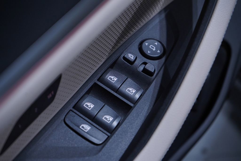 Used 2022 BMW i4 eDrive40 w/ M Sport Package image 17