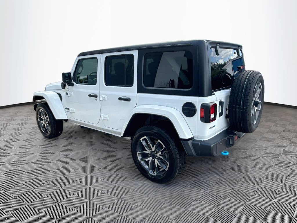 Used 2024 Jeep Wrangler Unlimited w/ Convenience Group AWD/4WD image 4