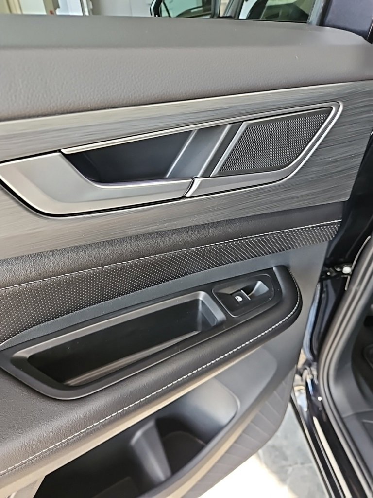 New 2026 Volkswagen Atlas Cross Sport SE image 21