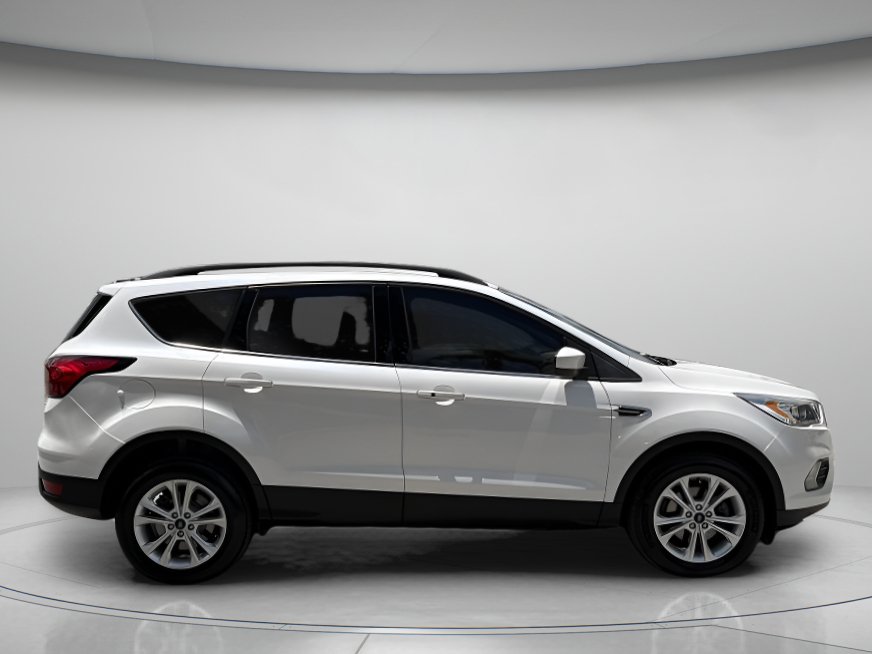 Used 2019 Ford Escape SEL FWD image 2