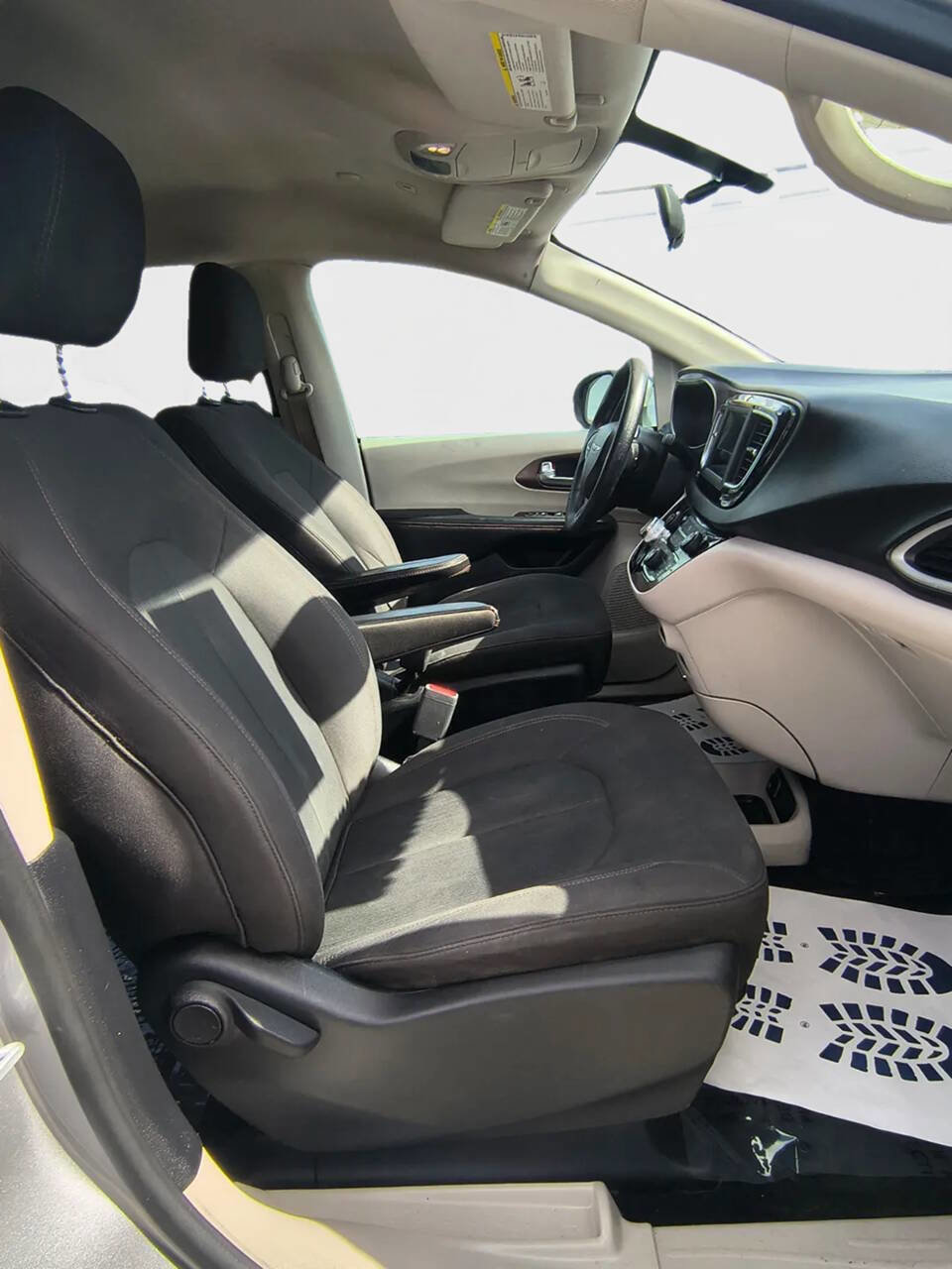 Used 2019 Chrysler Pacifica LX w/ Tire & Wheel Group image 13