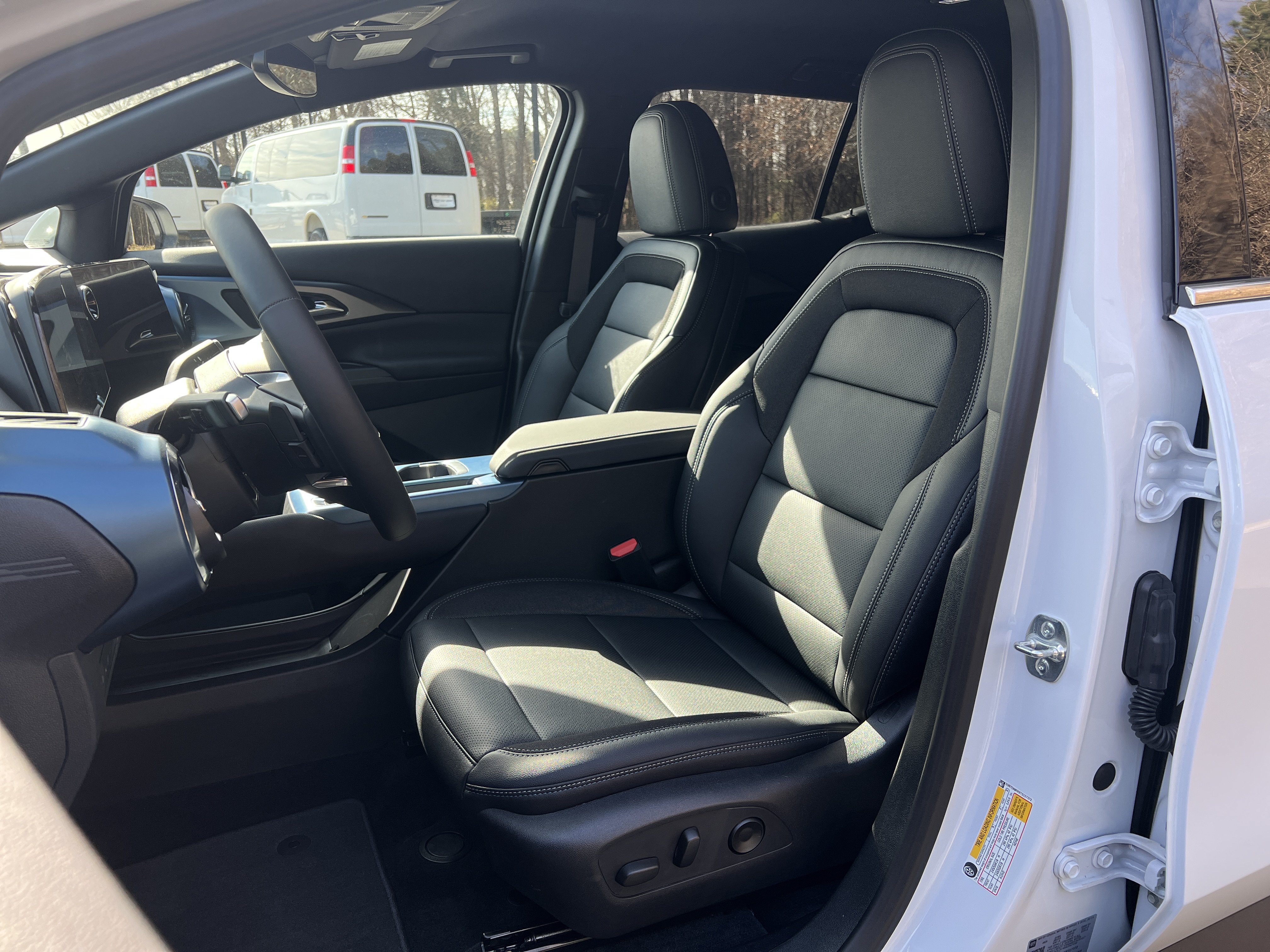 New 2026 Chevrolet Equinox EV LT AWD/4WD image 16