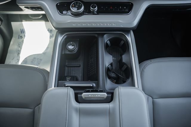 Used 2025 Ford Expedition Active image 40