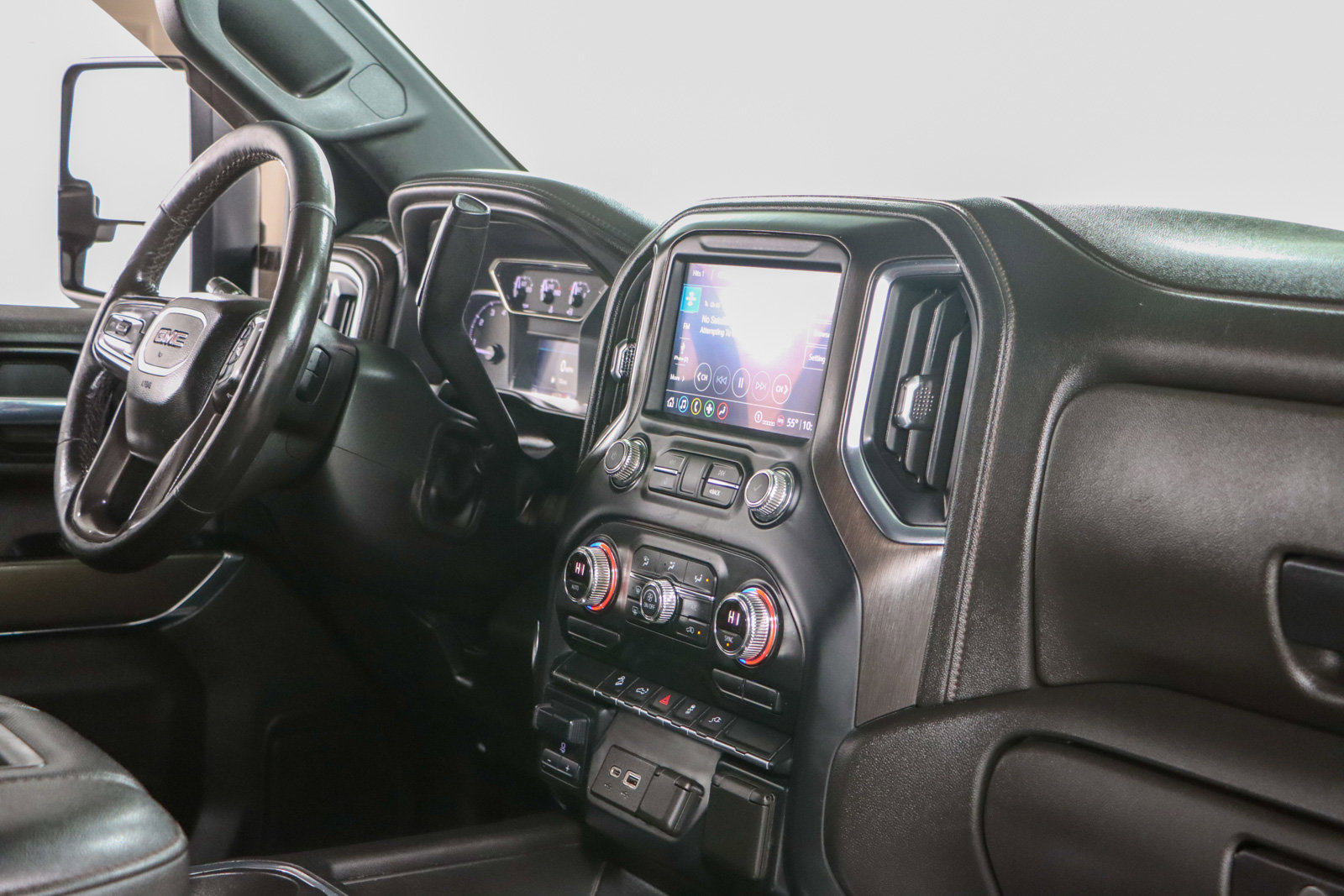 Used 2022 GMC Sierra 2500 AT4 w/ Snow Plow Prep/Camper Package image 27