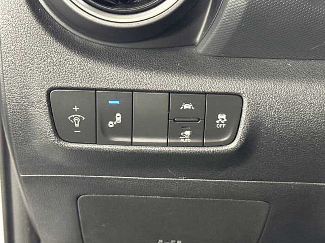 Used 2021 Hyundai Kona Limited image 19