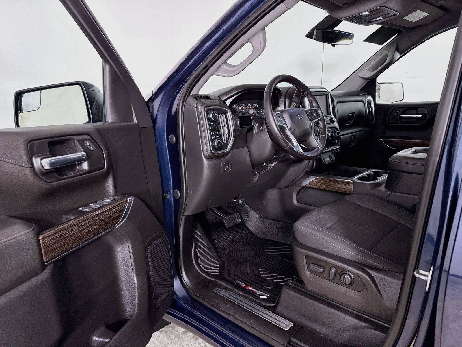 Used 2021 Chevrolet Silverado 1500 LT Trail Boss AWD/4WD image 3