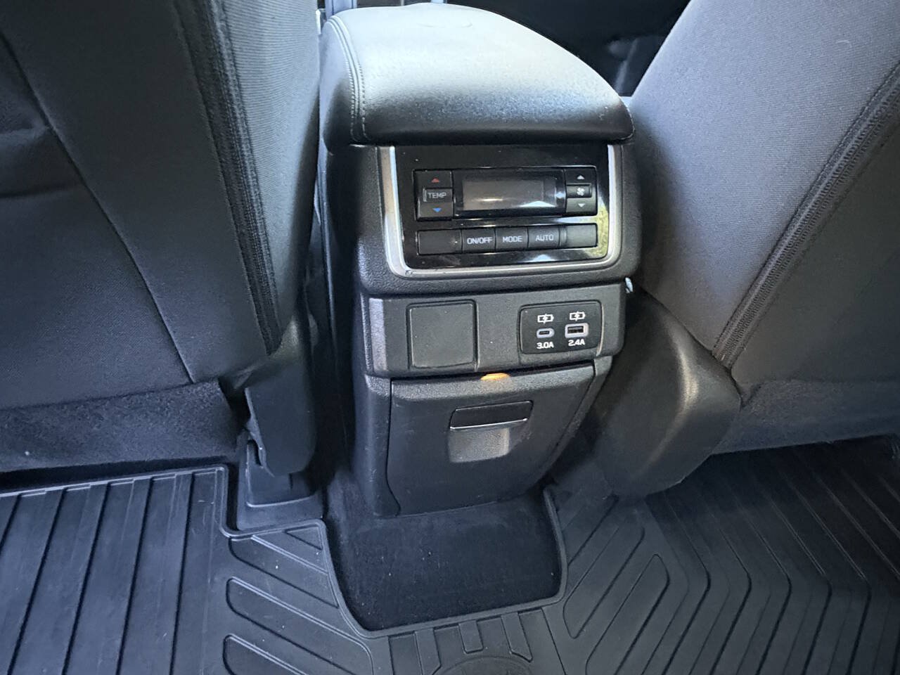 Used 2024 Subaru Ascent Premium w/ Convenience Package AWD/4WD image 15