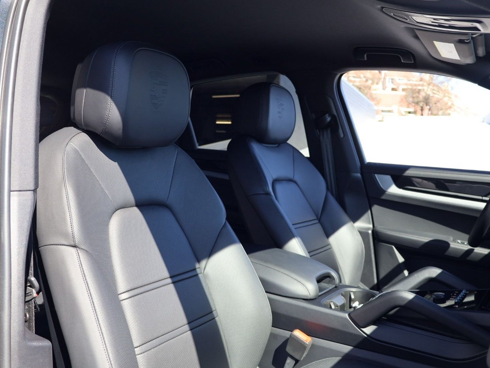Certified 2025 Porsche Cayenne AWD/4WD image 25