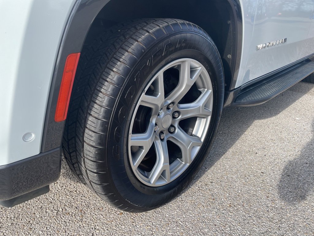 Used 2022 Jeep Wagoneer Series II w/ Rear Seat Video Group 1 image 10