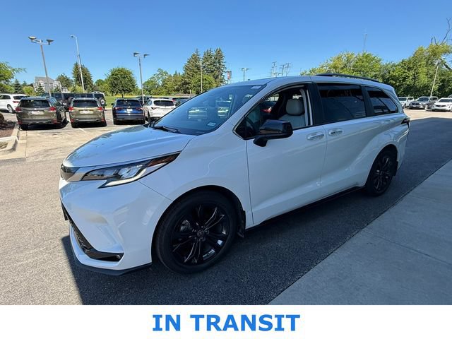 Used 2023 Toyota Sienna XSE w/ XSE Plus Package FWD image 3