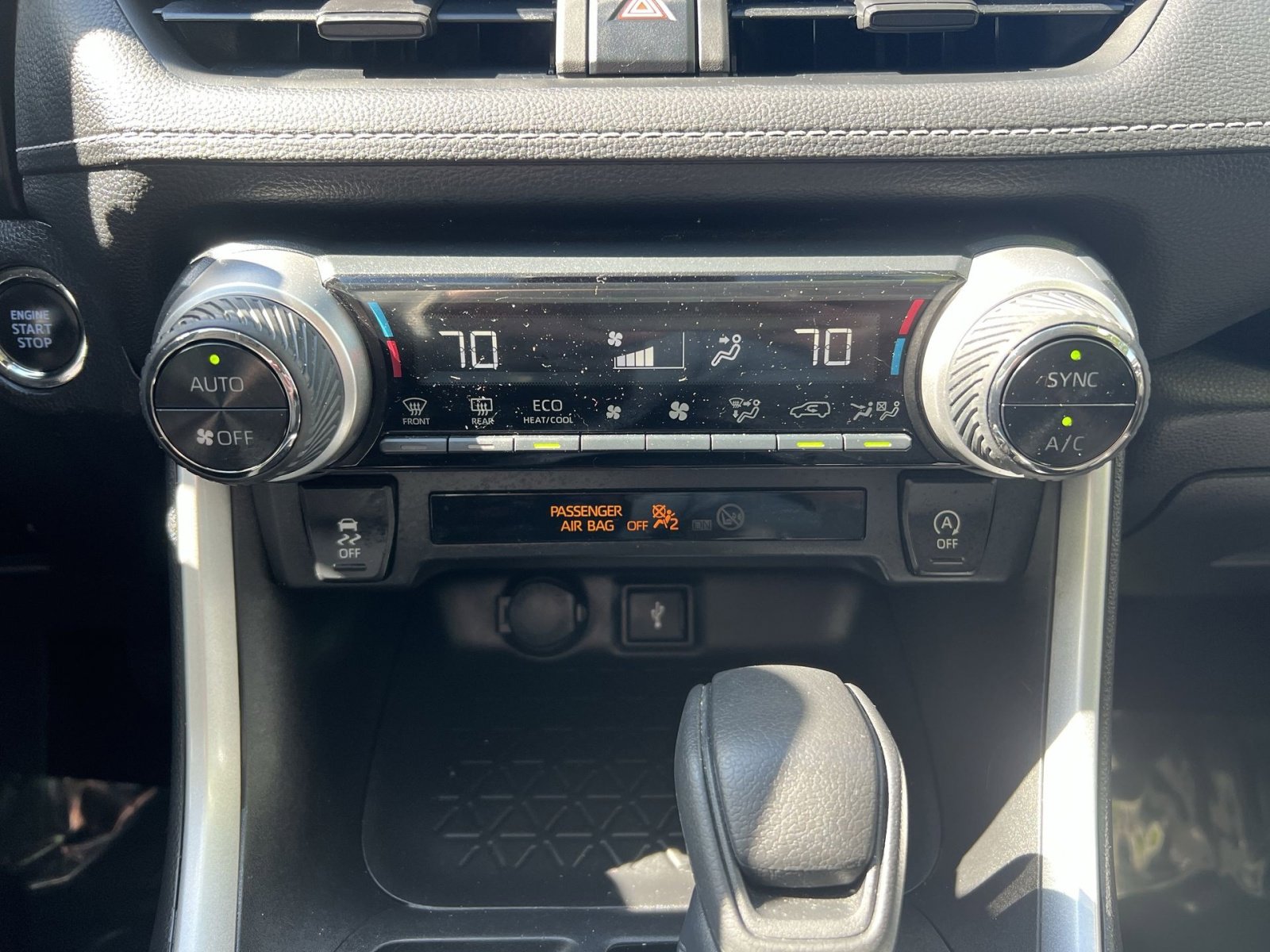 Used 2022 Toyota RAV4 XLE AWD/4WD image 28