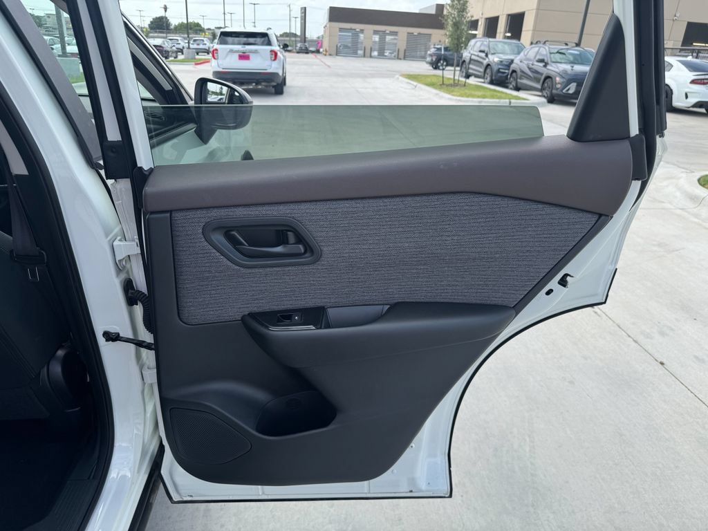 Used 2023 Nissan Rogue S AWD/4WD image 27