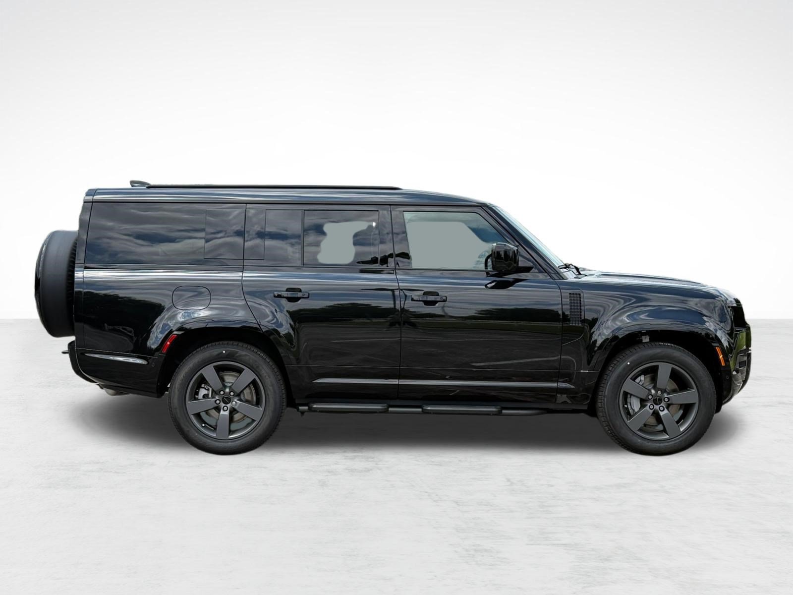 Used 2026 Land Rover Defender 130 X-Dynamic SE AWD/4WD image 8