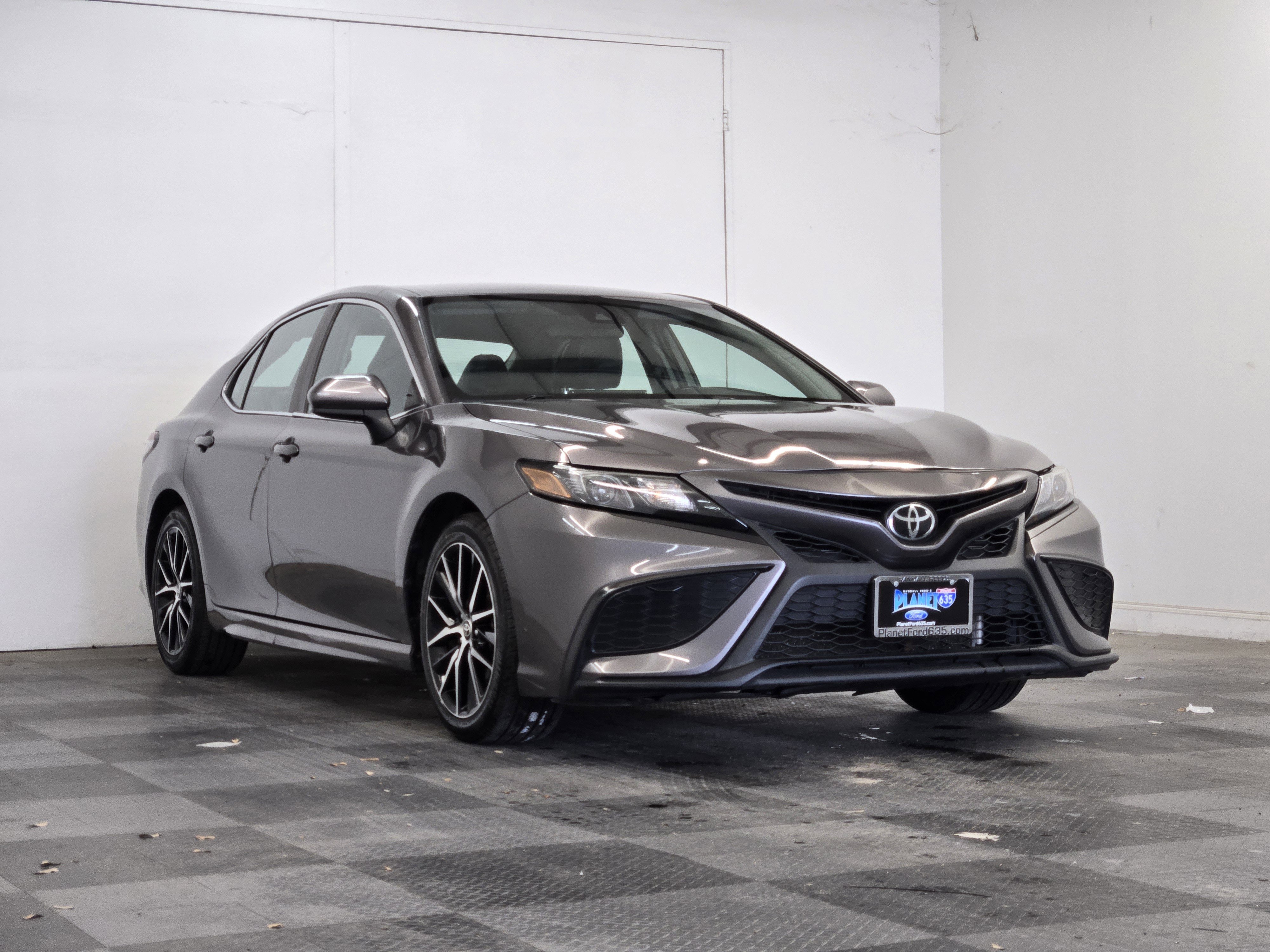 Used 2021 Toyota Camry SE FWD video 2
