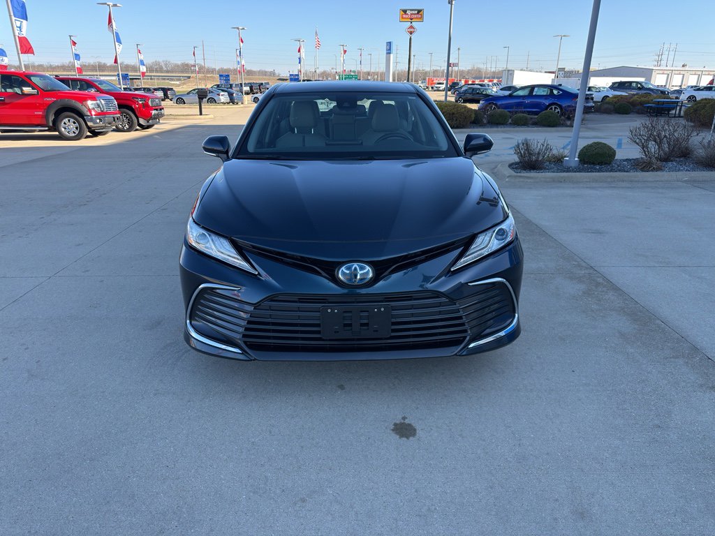 Used 2021 Toyota Camry XLE FWD image 2