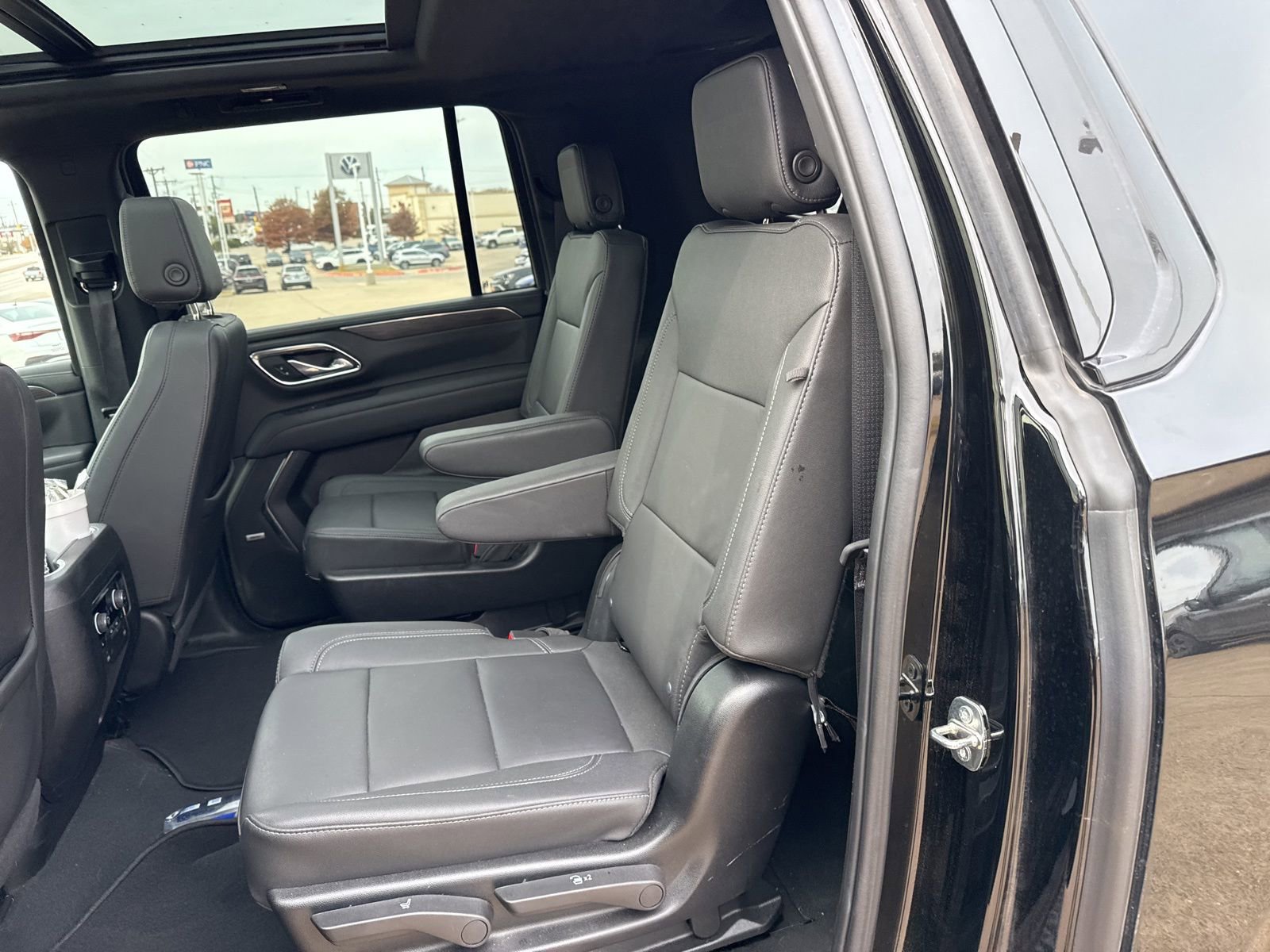 Used 2024 Chevrolet Suburban Z71 w/ Luxury Package image 11