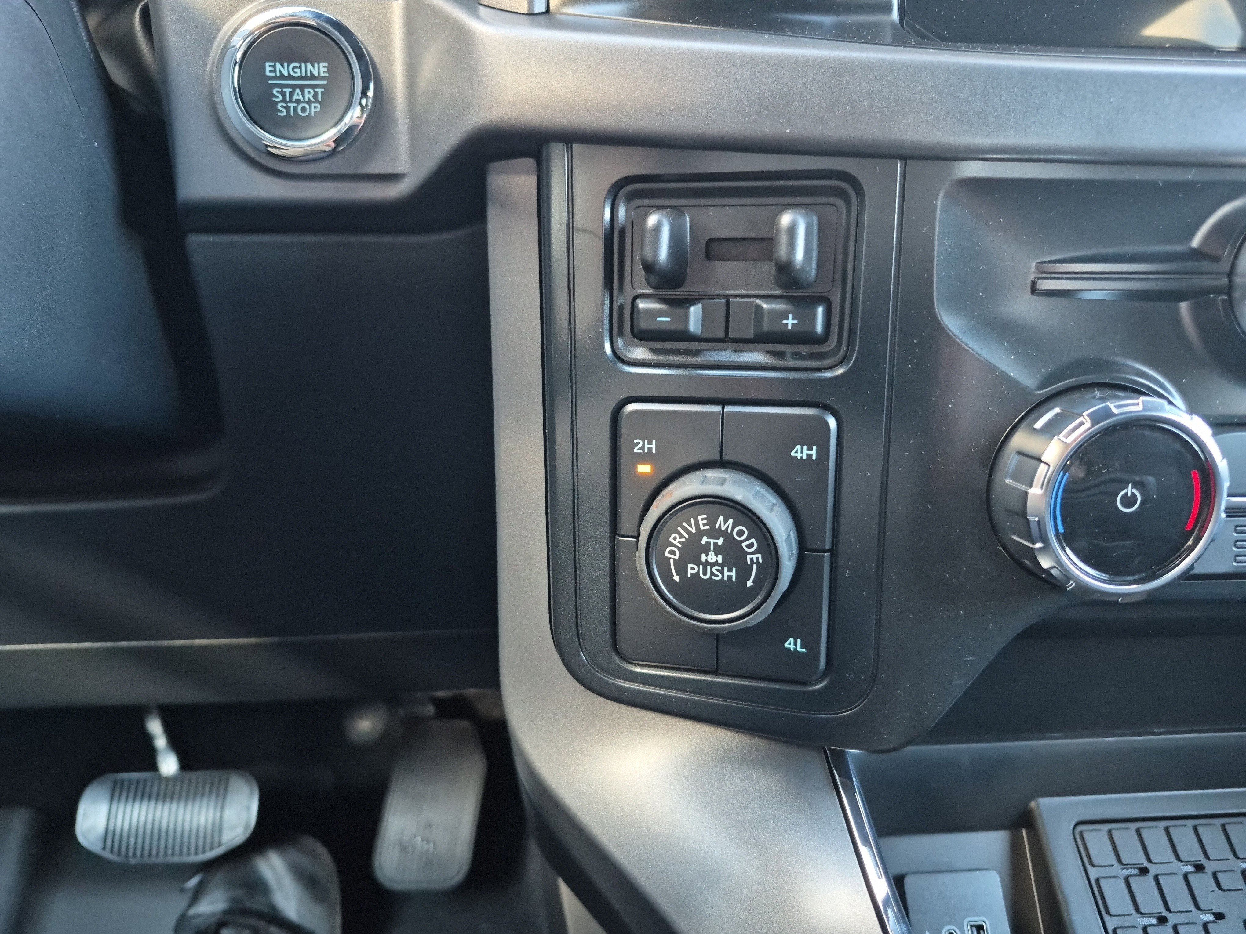 New 2025 Ford F150 XLT w/ Equipment Group 302A MID AWD/4WD image 33