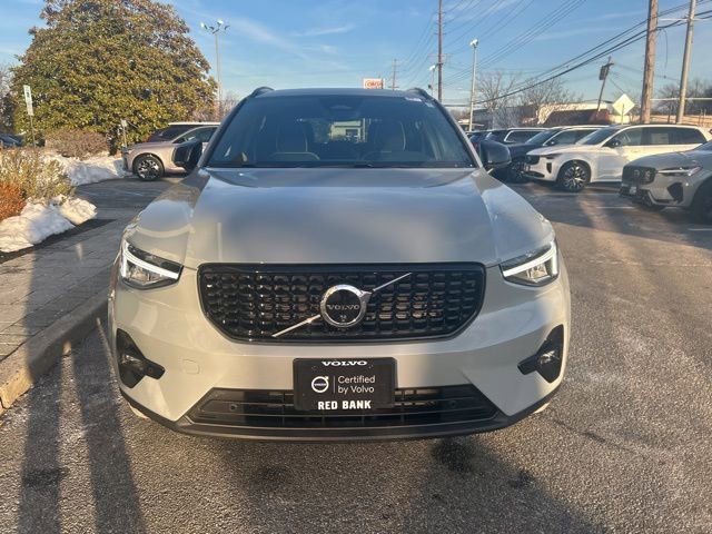 Used 2025 Volvo XC40 B5 Plus image 8