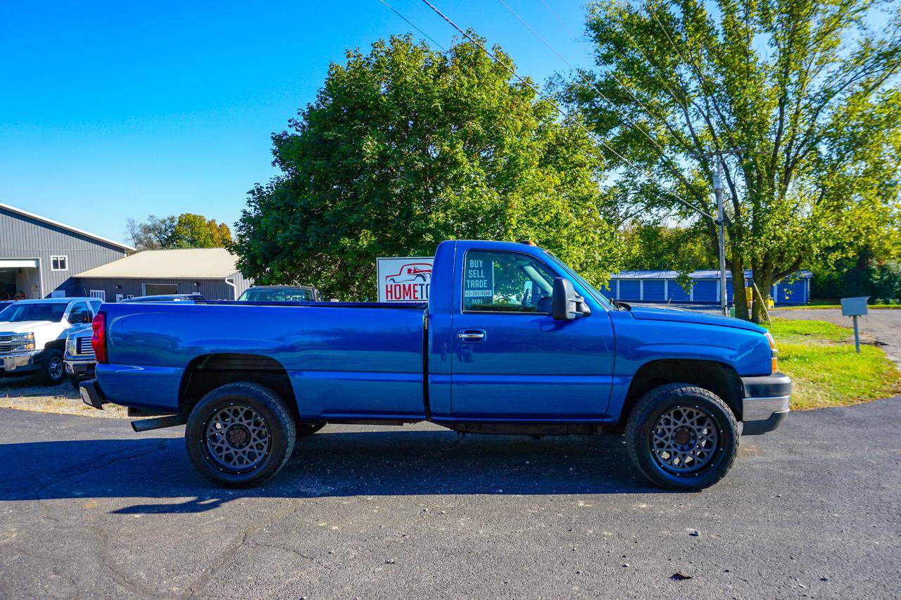 Used 2004 Chevrolet Silverado 2500 LS w/ Snow Plow Prep Package AWD/4WD image 3