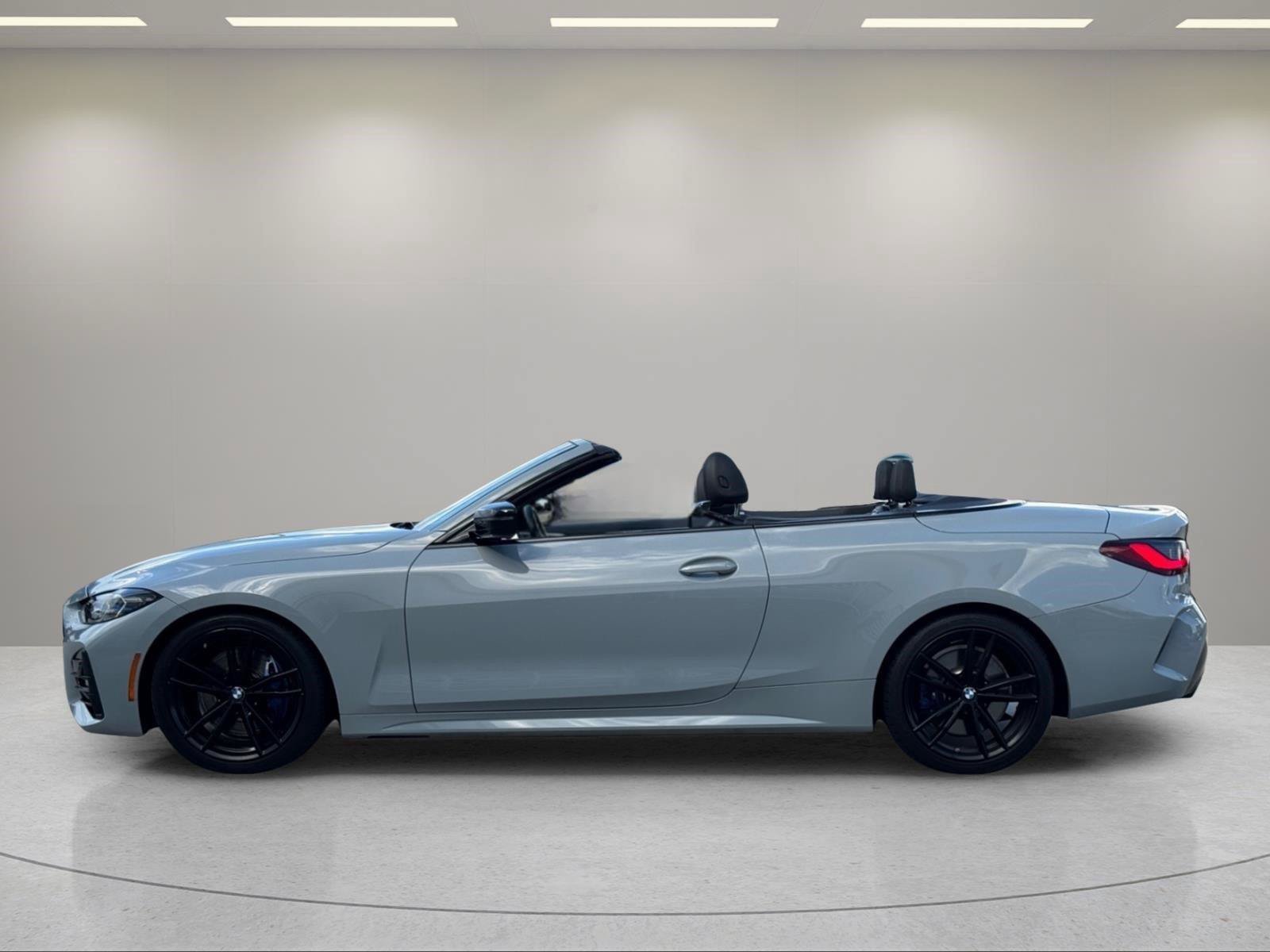 Used 2022 BMW 430i Convertible w/ M Sport Package RWD image 2