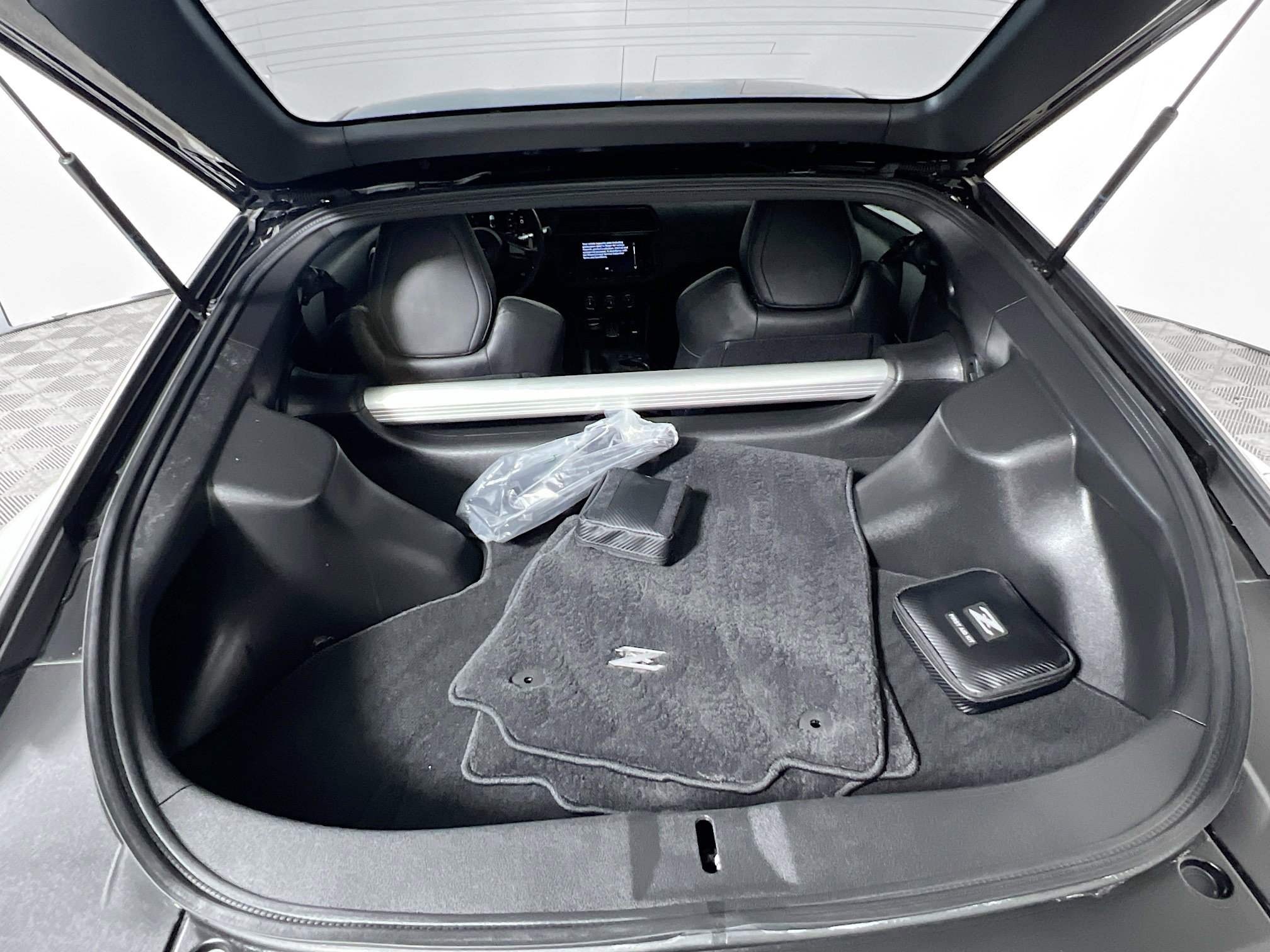 Used 2025 Nissan Z Performance w/ Floor Mat Package image 32