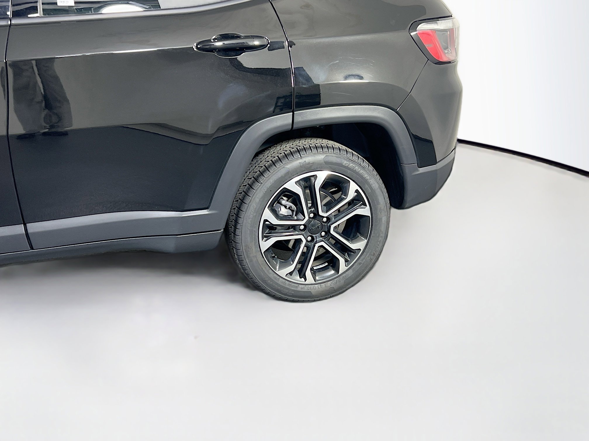 Used 2022 Jeep Compass Limited image 28