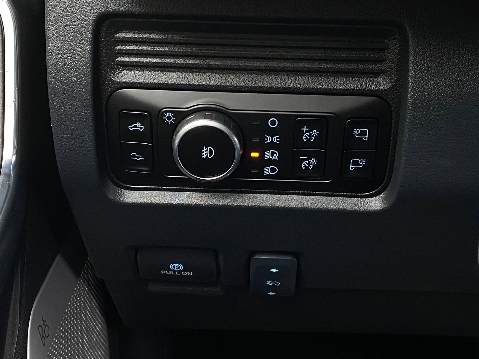 Used 2025 Ford F250 Platinum w/ FX4 Off-Road Package image 26