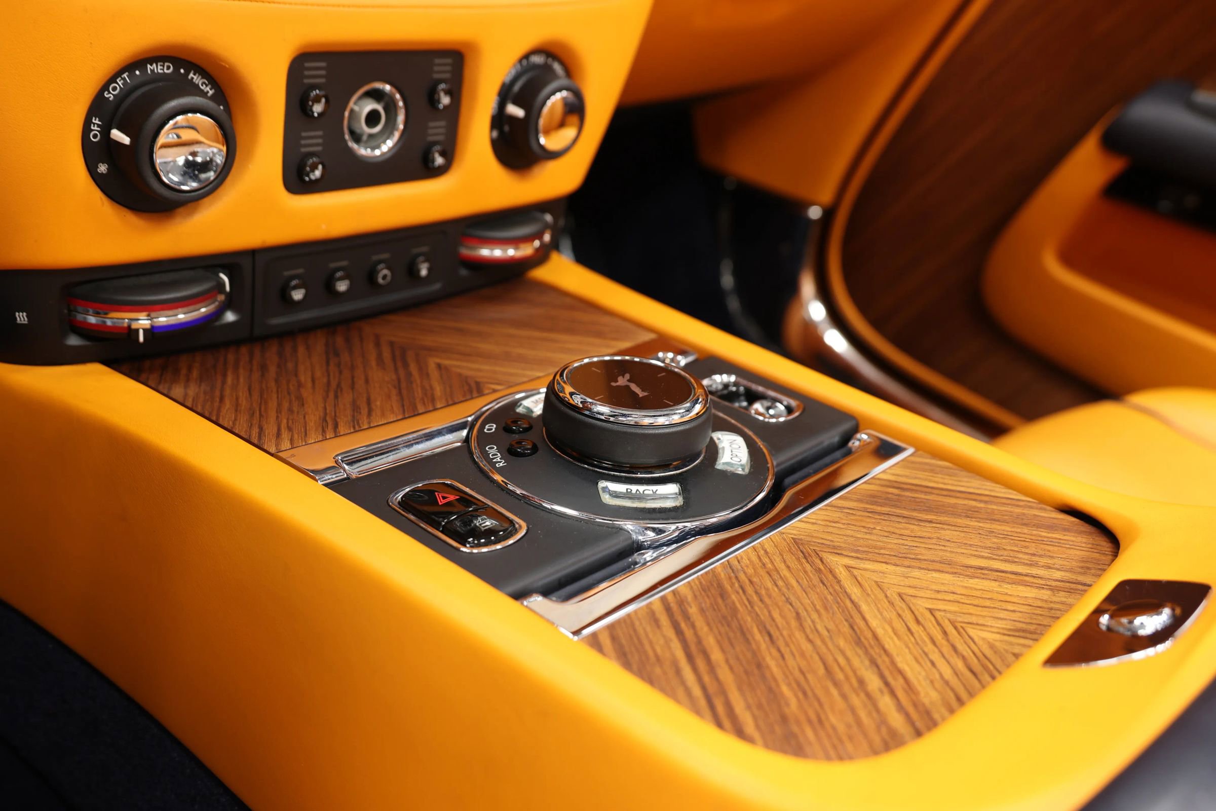 Used 2016 Rolls-Royce Dawn image 40