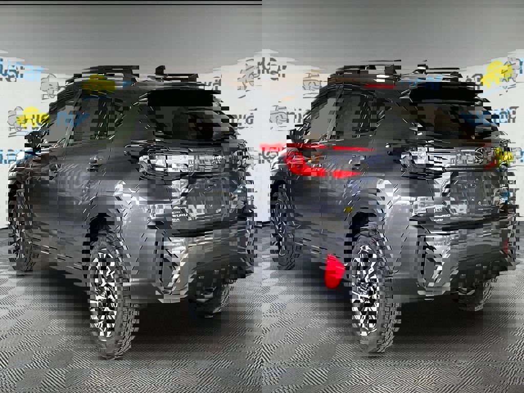 Used 2025 Subaru Crosstrek 2.0i Premium image 4