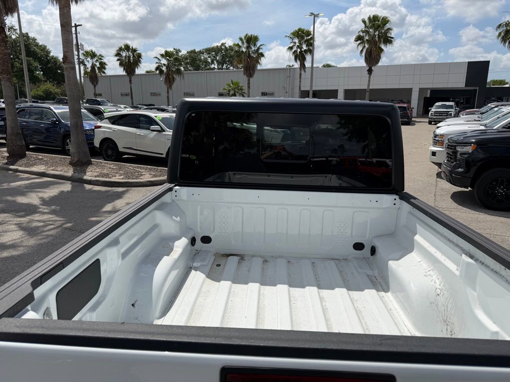 Used 2025 Jeep Gladiator Mojave w/ Convenience Group image 6