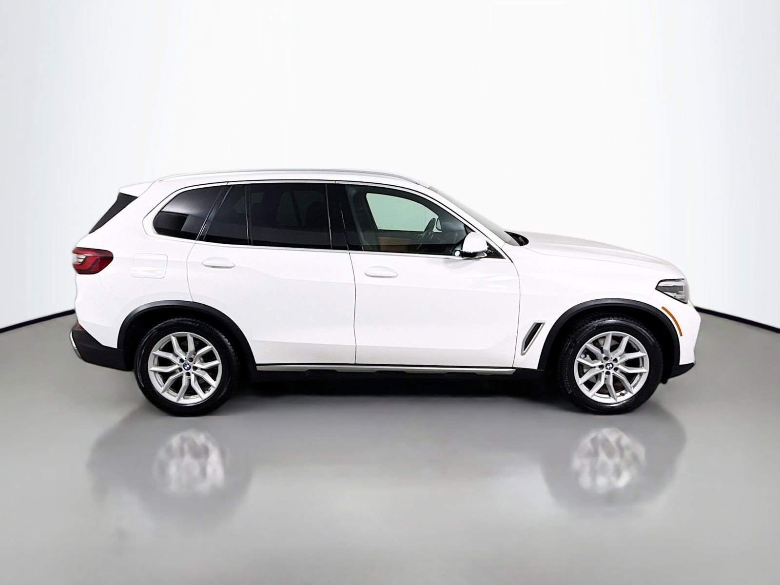 Used 2023 BMW X5 xDrive40i w/ Premium Package image 8