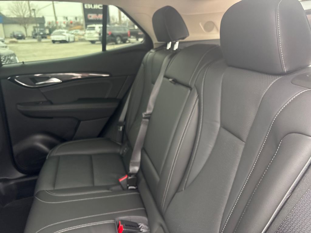Used 2023 Buick Envision Essence image 29