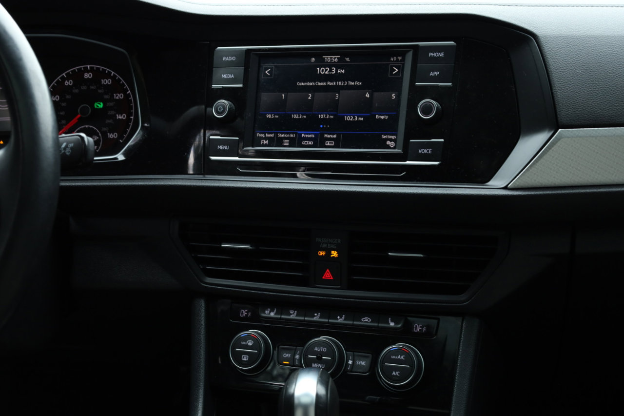 Used 2020 Volkswagen Jetta R-Line w/ R-Line Cold Weather Package image 9